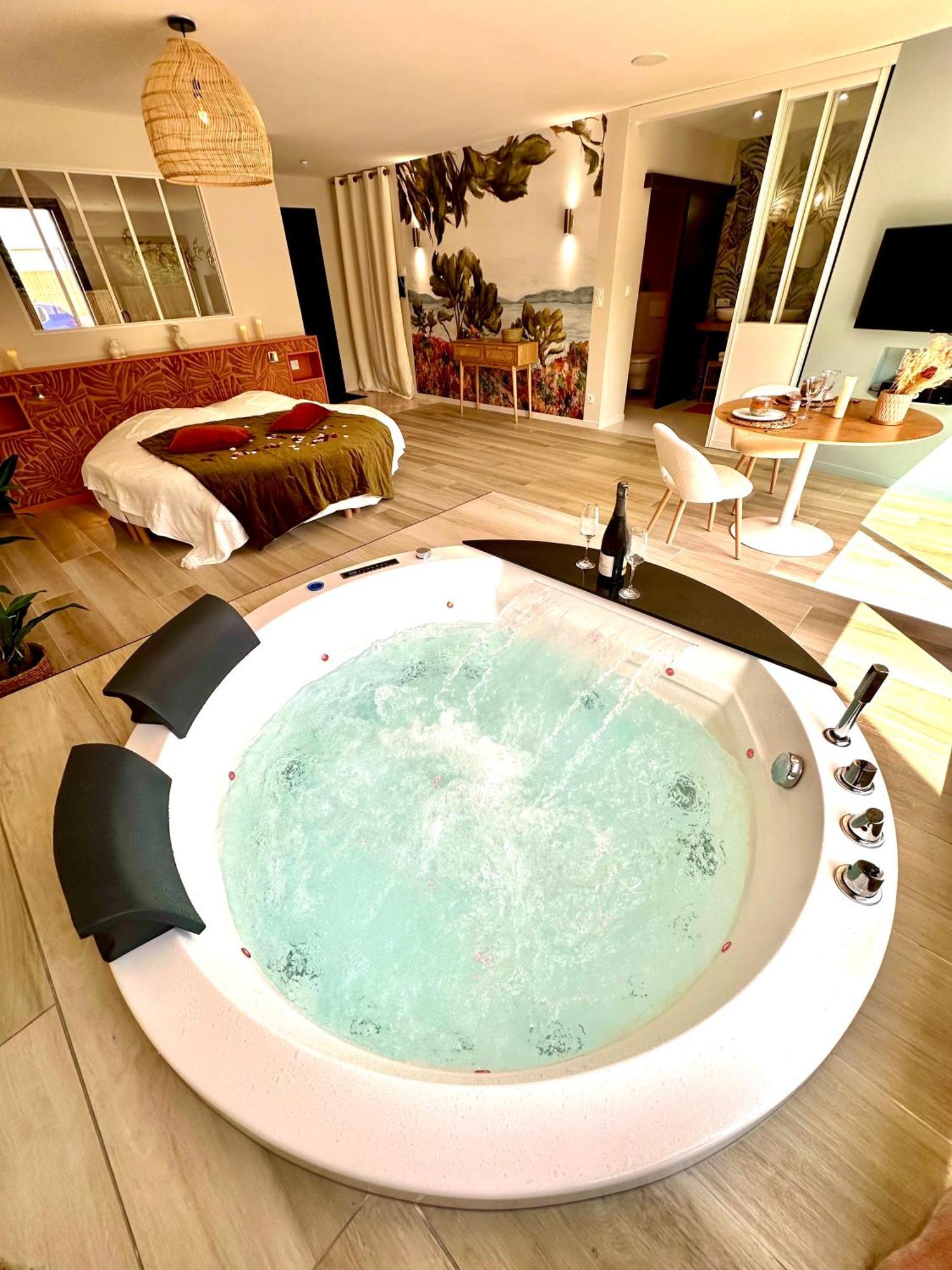 Les Suites Du Payre - Suite Romance Saint-Hilaire-de-Talmont المظهر الخارجي الصورة