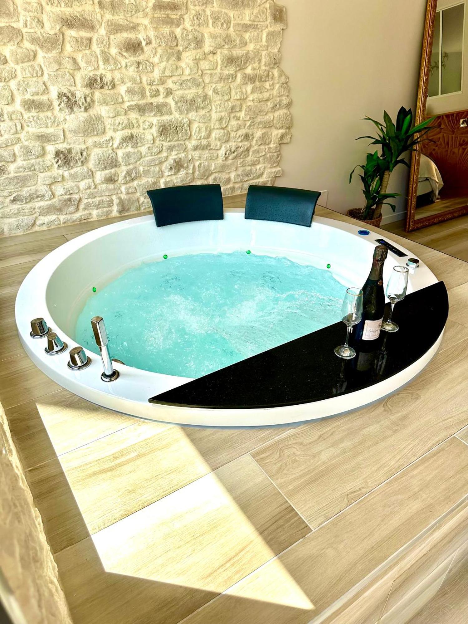 Les Suites Du Payre - Suite Romance Saint-Hilaire-de-Talmont المظهر الخارجي الصورة