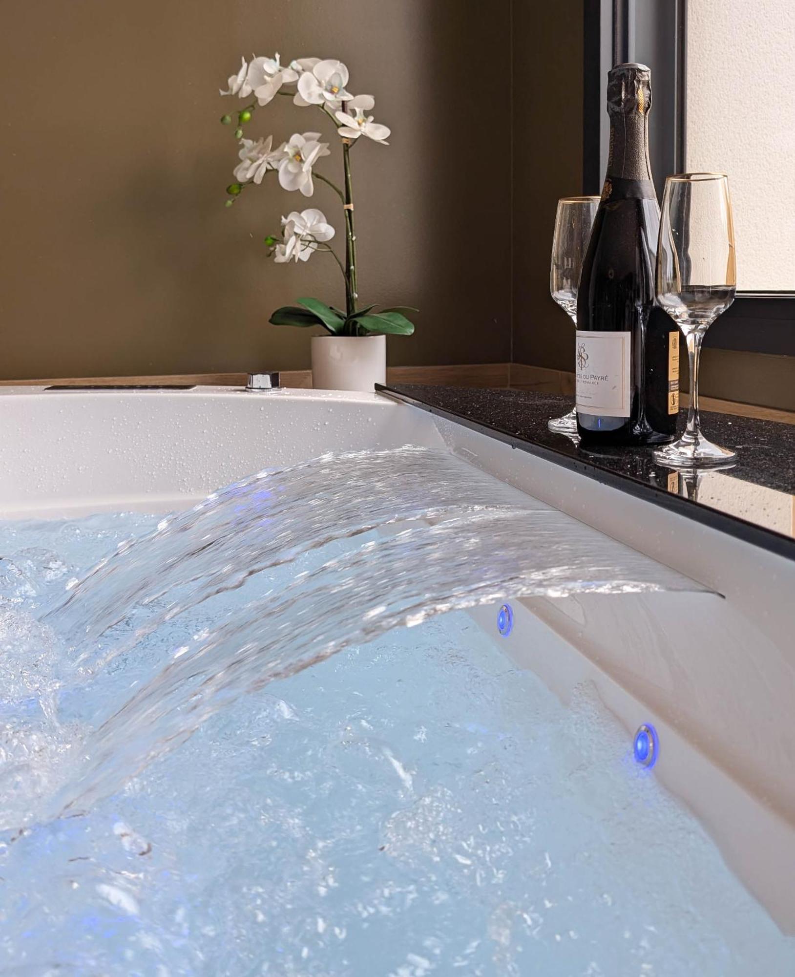 Les Suites Du Payre - Suite Romance Saint-Hilaire-de-Talmont المظهر الخارجي الصورة